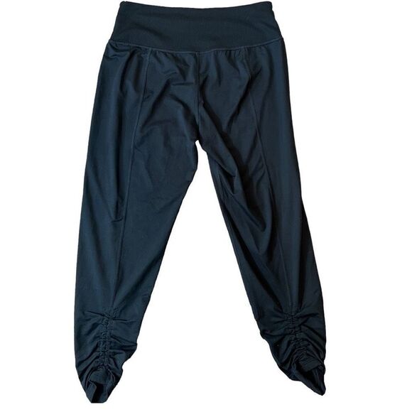 Women’s Athleta Ruched Capris ￼Leggings - Picture 1 of 3
